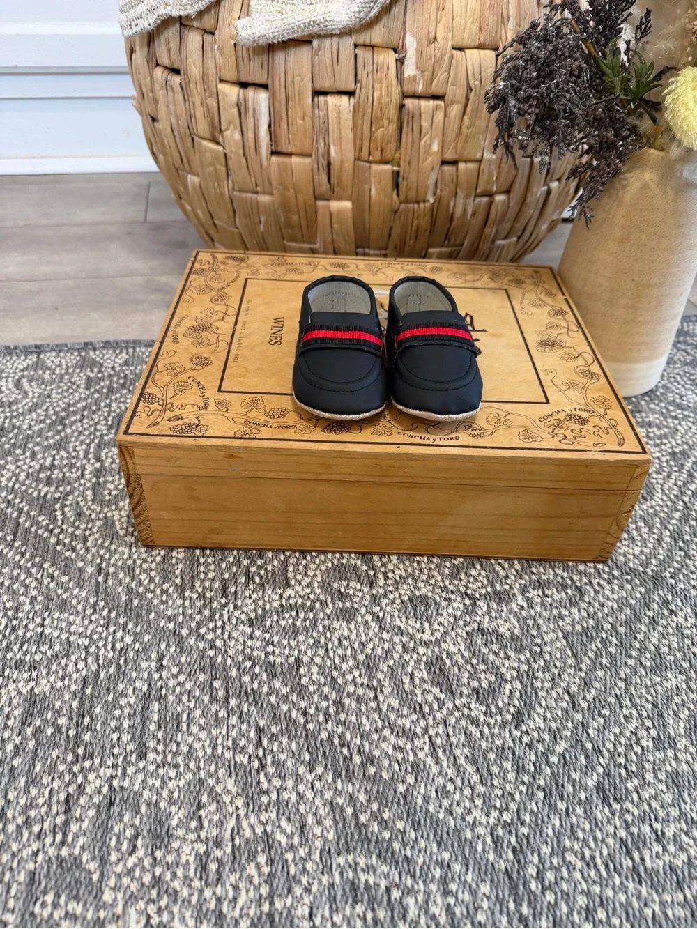 New Little Me Baby Boy Dress Shoes Black Loafers with Red Stripe 6-12 Months 2/3